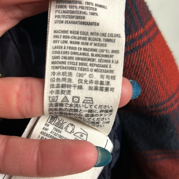 Abercrombie and Fitch Lined Button Down Flannel - Picture 16 of 16